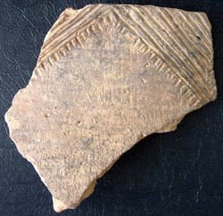photo Pottery sherd decorated with linear patterns.