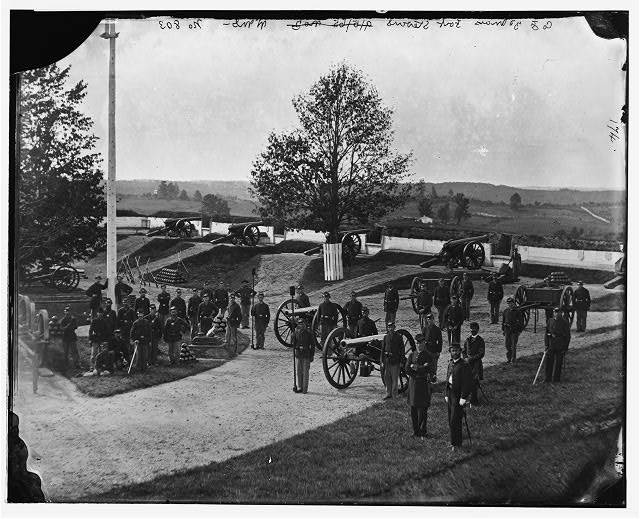 photo Union soldiers and artillery behind earthen berms at Fort Stevens.